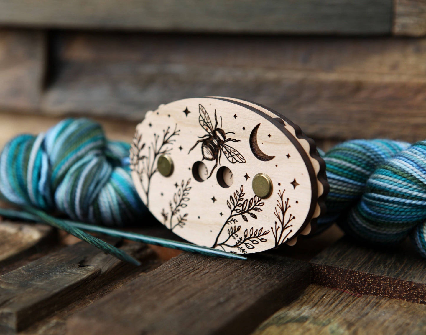 Bee-Themed Cherry Wood Knitting Row Counter
