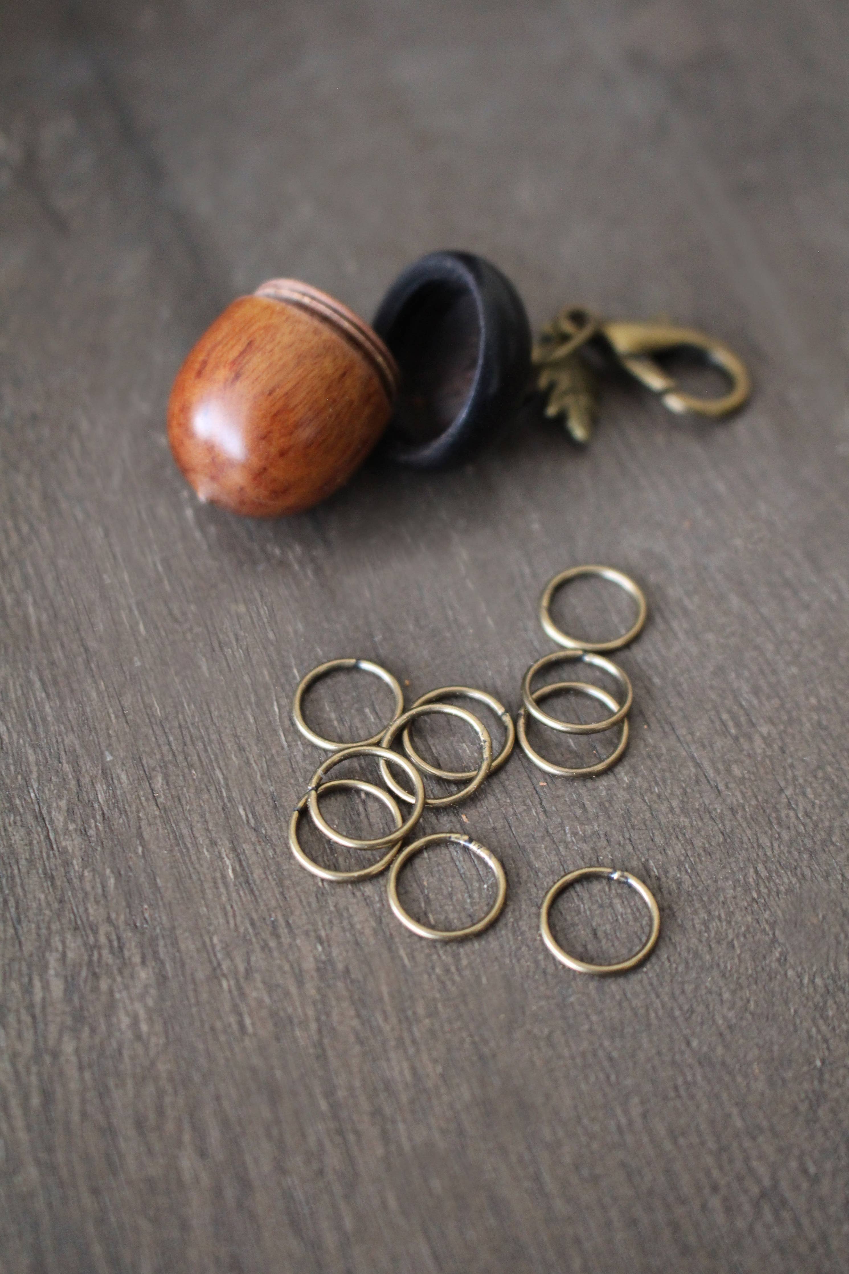 Little Acorn Stitch Marker Keeper – Sugar River Yarns