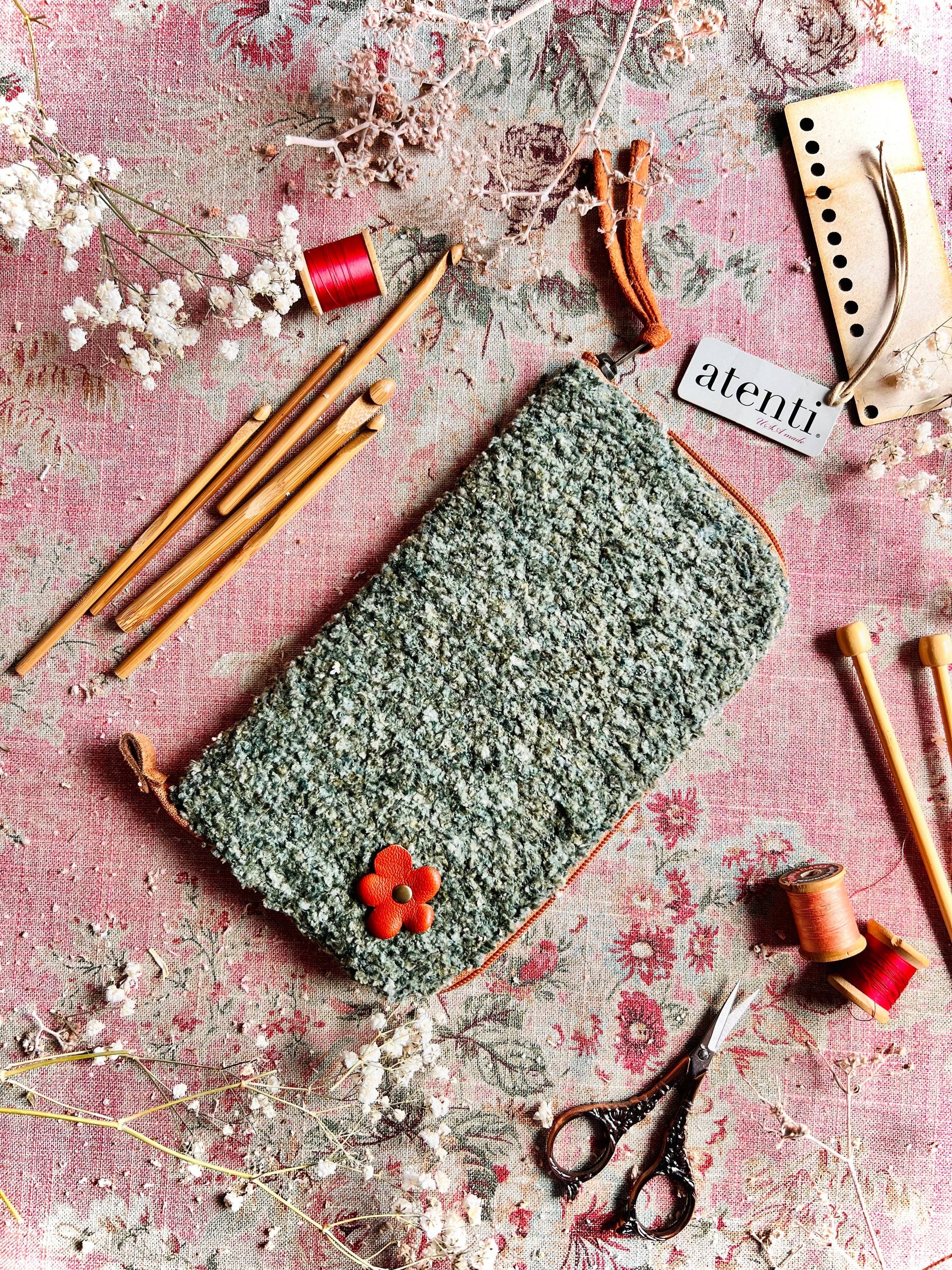 Atenti - Knotty Needles and Tools Case